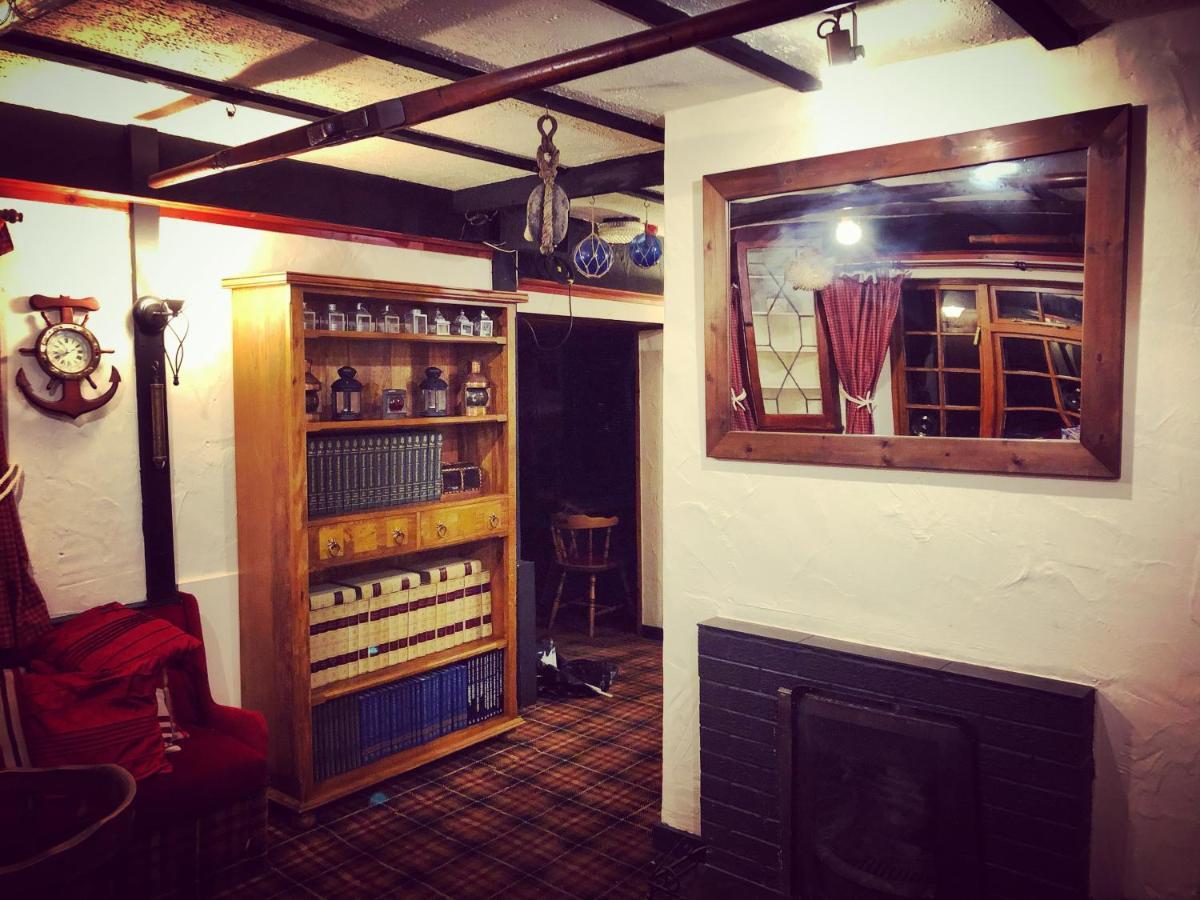 The First & Last Inn Аймът Екстериор снимка